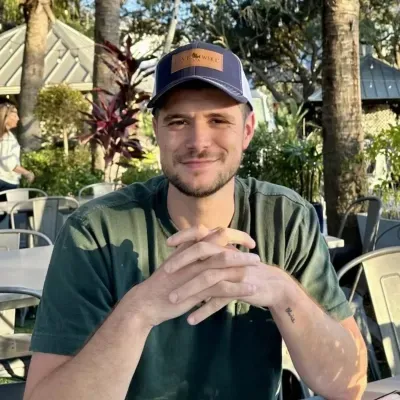 6a45e15aabbd4de974af441f_Aaron Traub - Connectively.webp